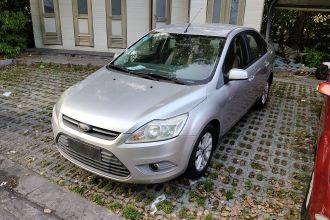 福特 福克斯 2013款 三厢经典 1.8L 自动基本型