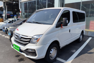 上汽大通MAXUS 新途V80 2023款 2.0T 手动经典傲运通短轴超低顶5/6座