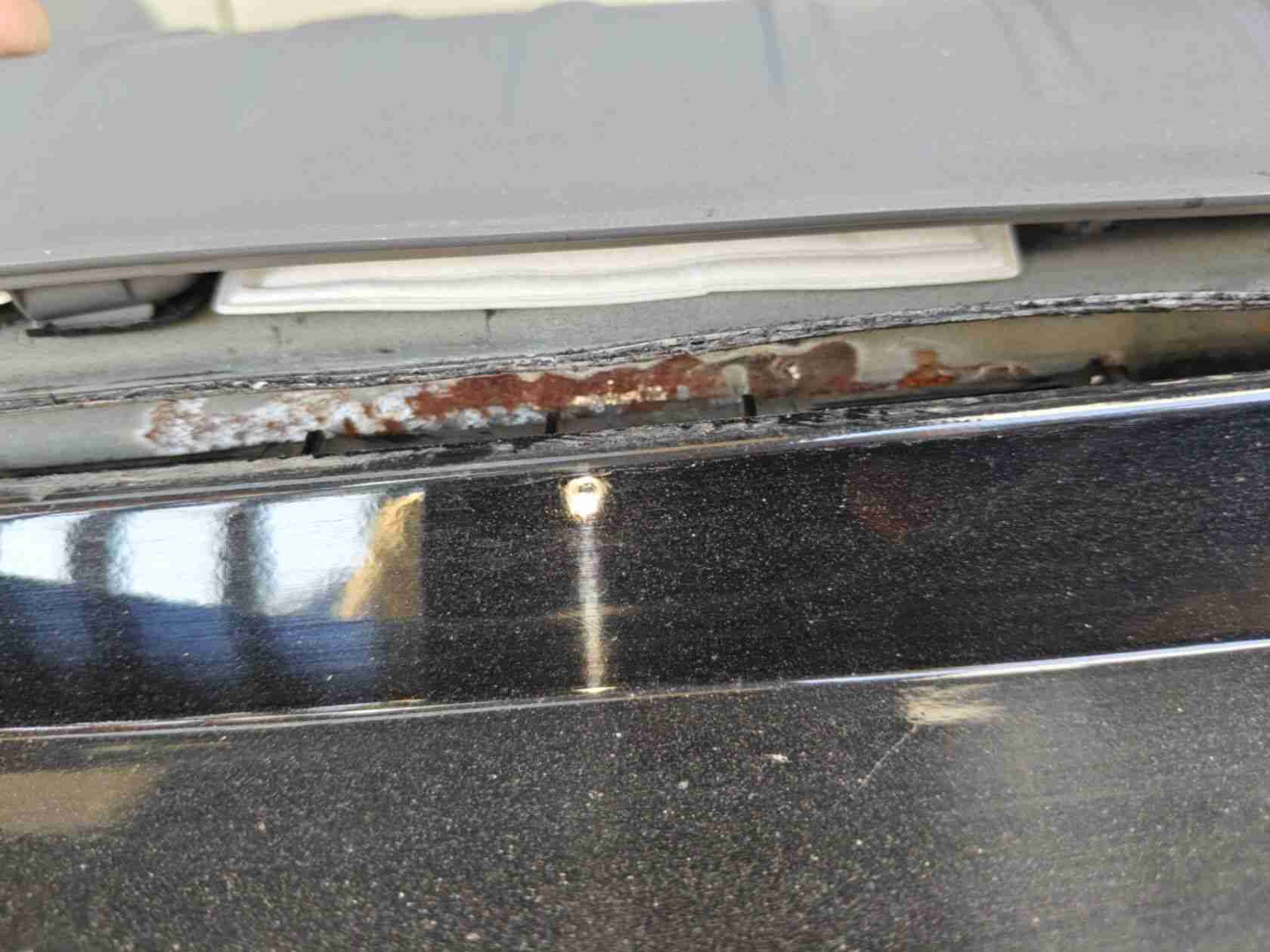 车尾后围板钣金修复痕迹实拍