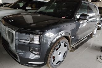 极氪9X 2025款 Ultra版 70kWh 六座