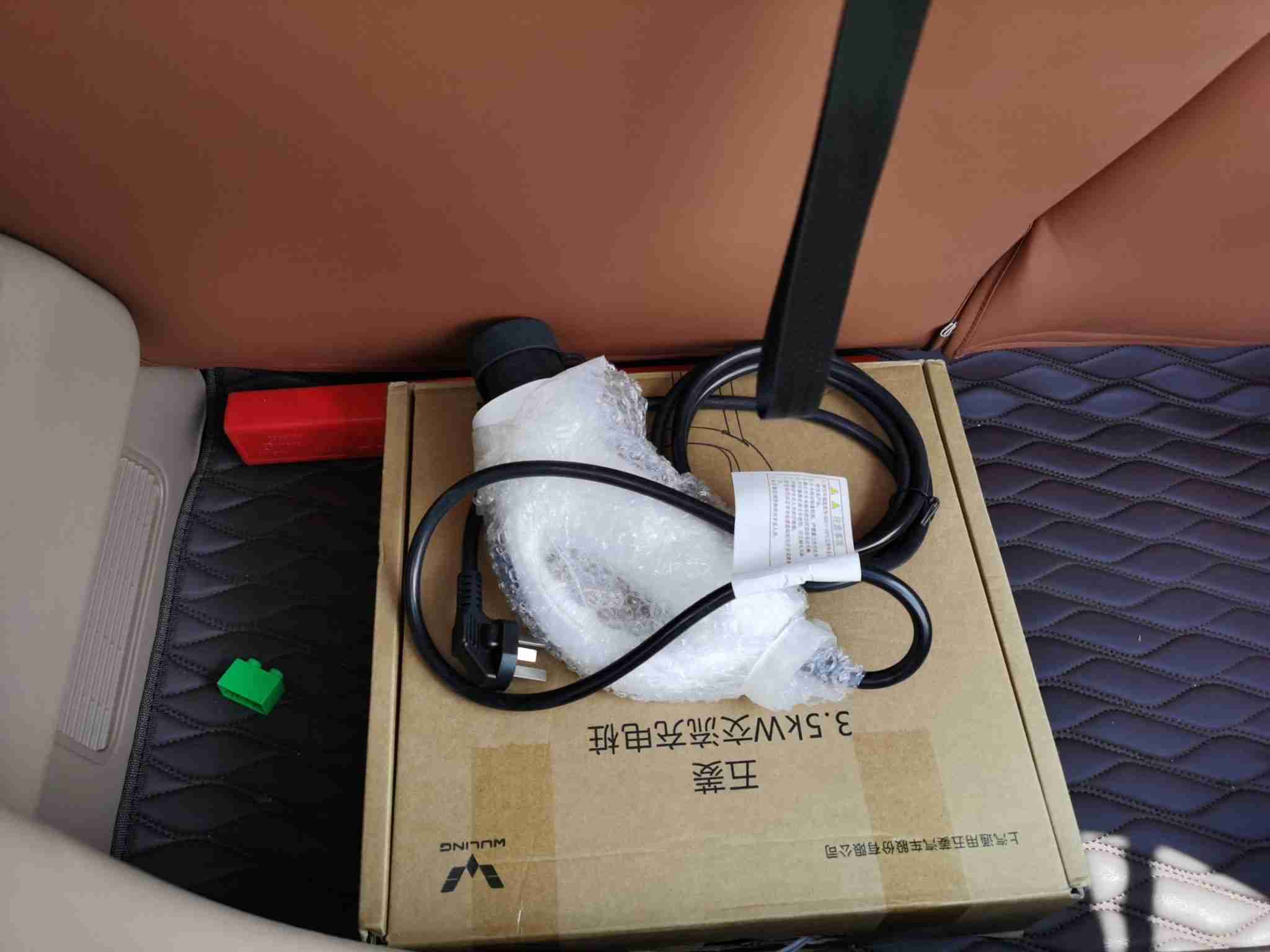 随车便携充电器实拍