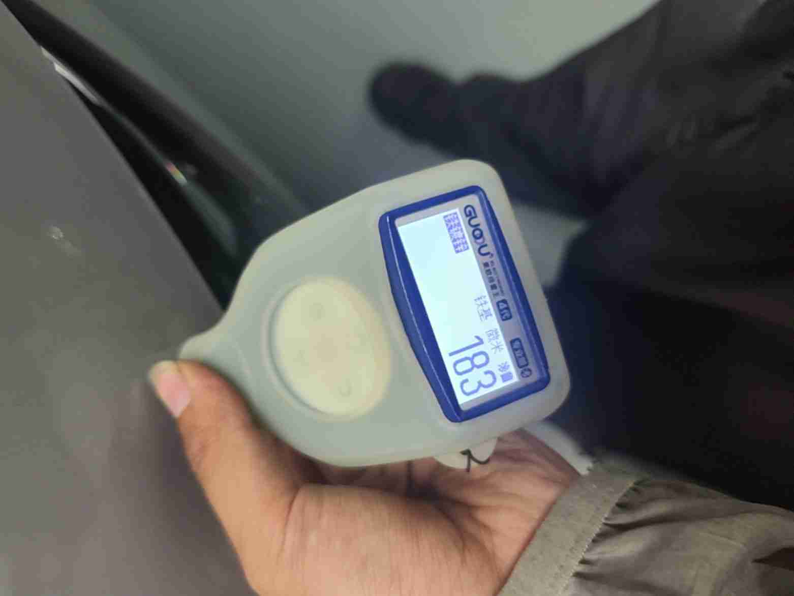 发动机舱盖漆面修复痕迹实拍