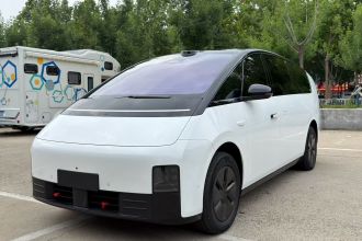 理想汽车 理想MEGA 2025款 Home 家庭特别版