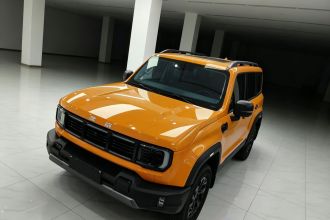 北京越野BJ40 2024款 2.0T 全新城市猎人版 至尊型