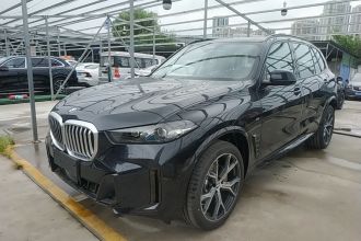 宝马X5 2026款 改款 xDrive 30Li 尊享型M运动曜夜套装