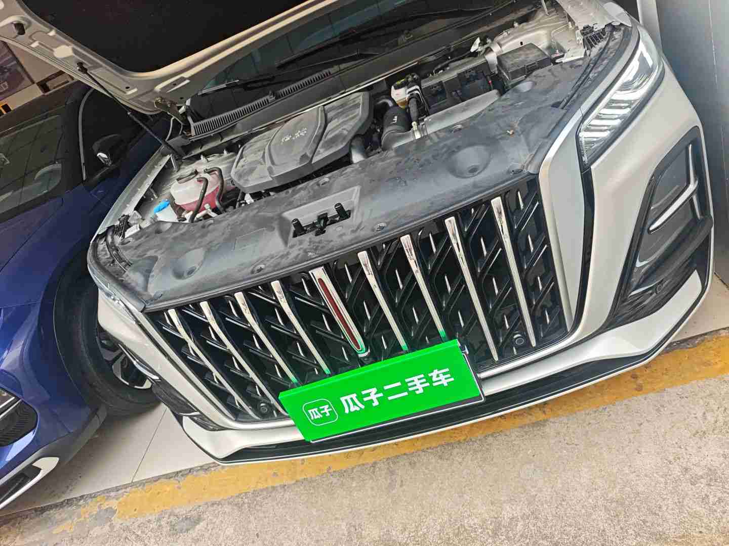 前部中网拆卸痕迹实拍