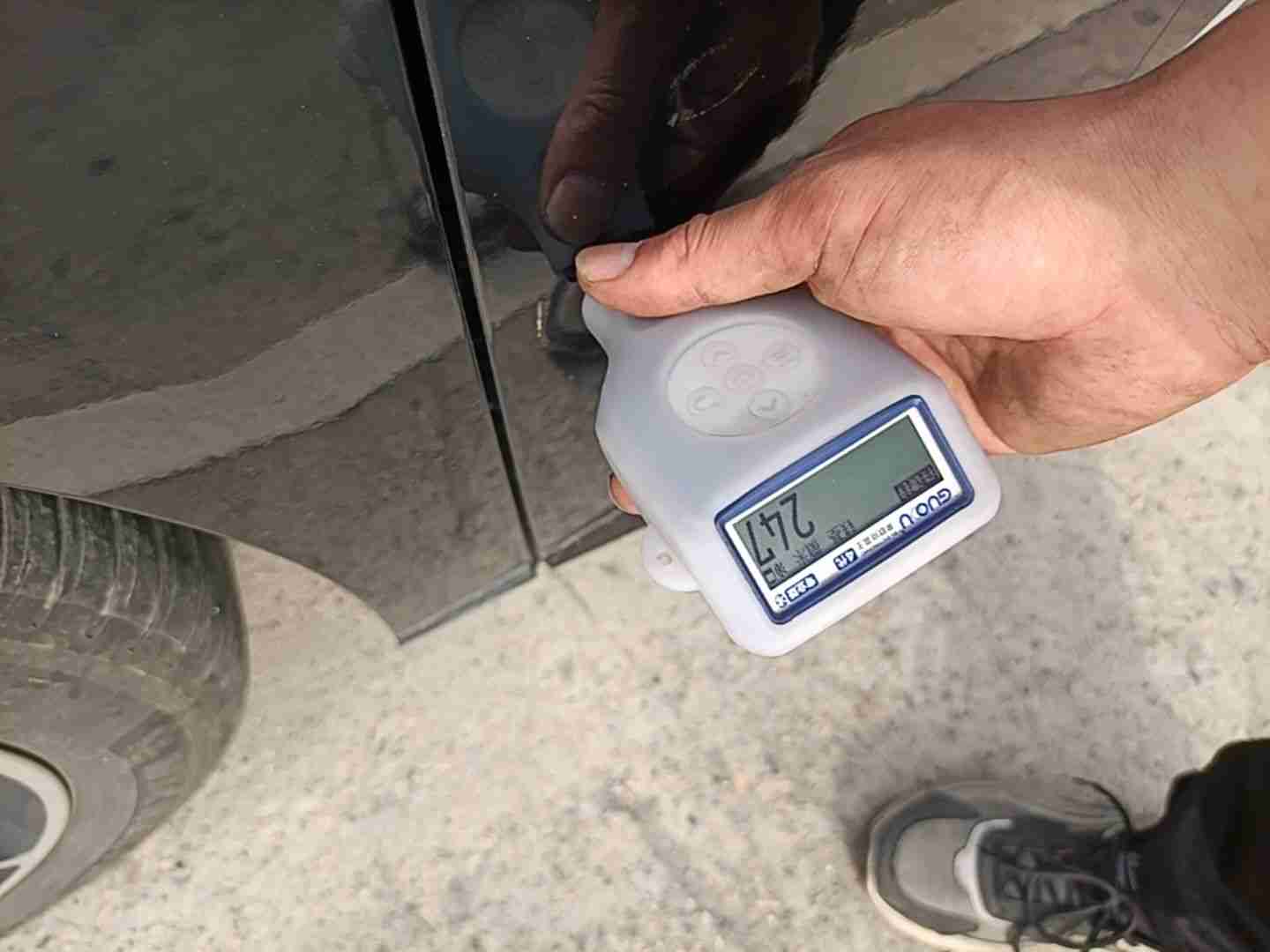 车辆左侧前门外观展示