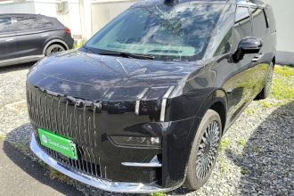 极氪009 2024款 七座过道版四驱 108kWh