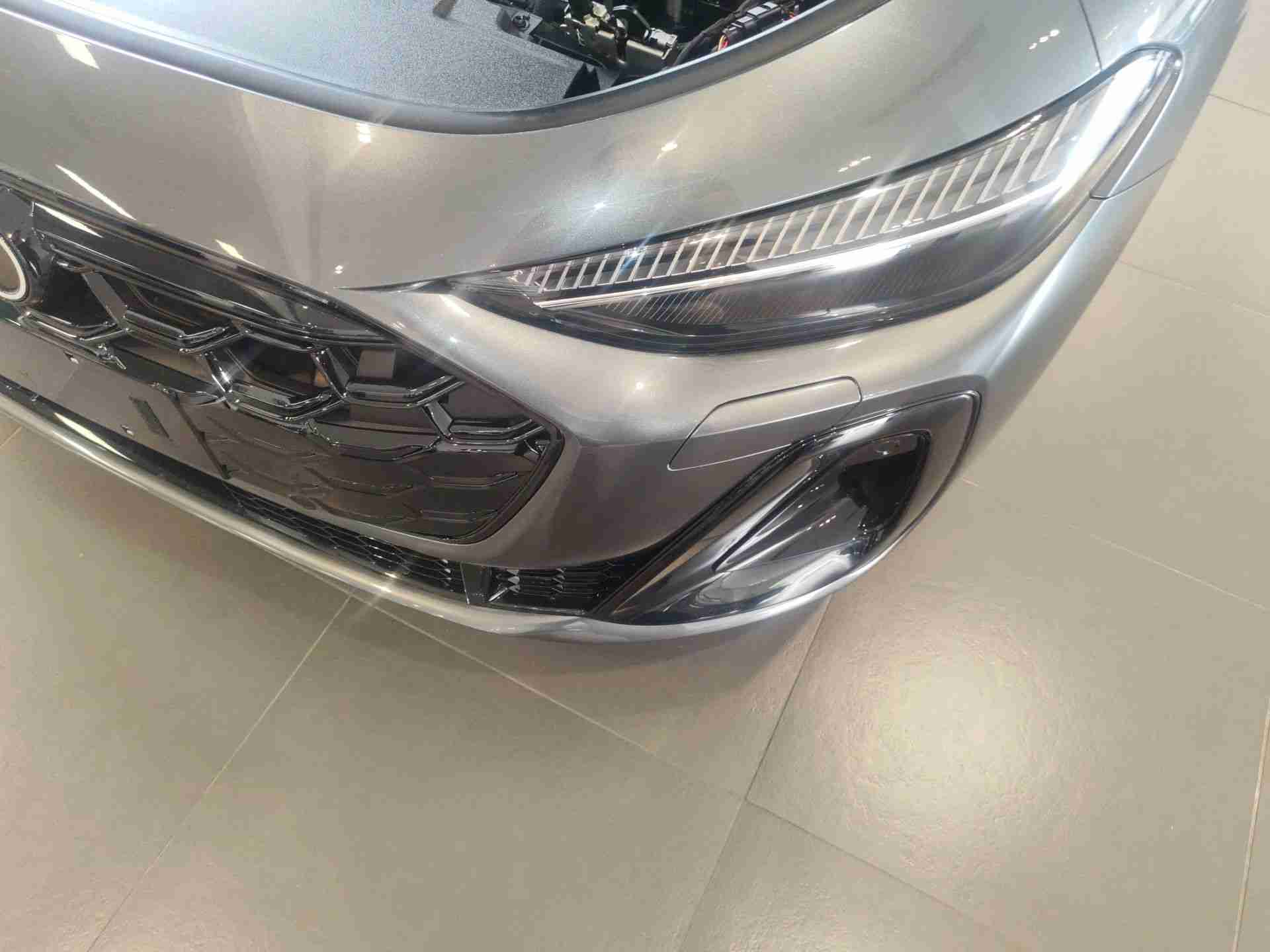 前保险杠安装异常实拍