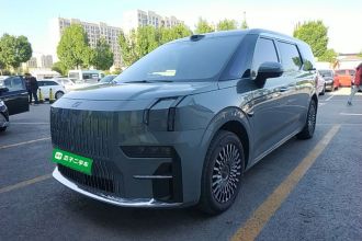极氪009 2024款 七座过道版四驱 108kWh
