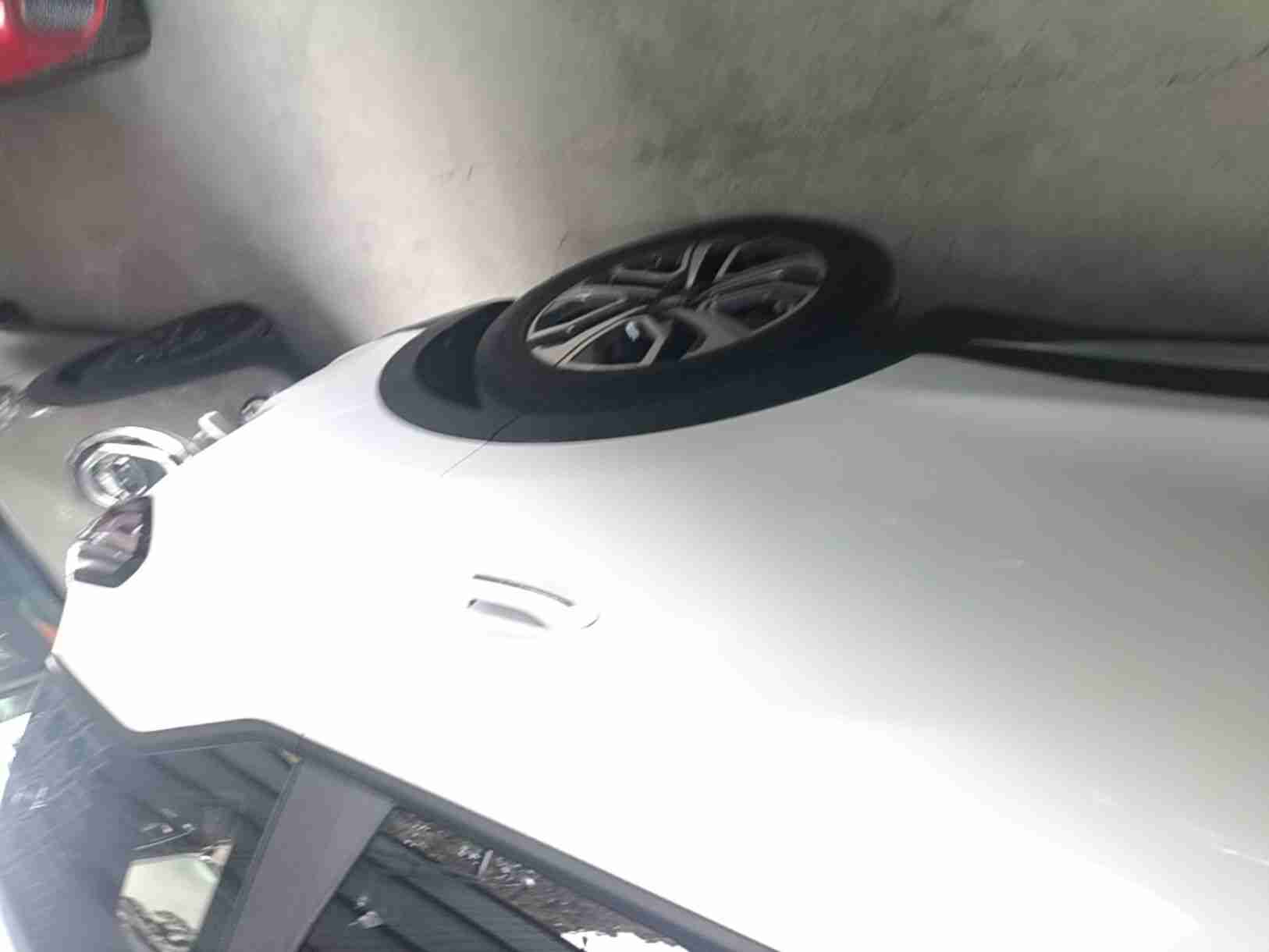 车辆后保险杠实拍
