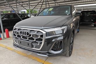 奥迪Q7 2025款 55 TFSI quattro S line运动型