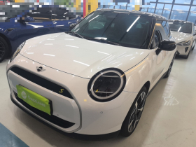 电动MINI COOPER 2024款 452km COOPER SE 艺术家