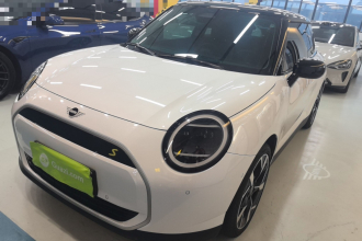 电动MINI COOPER 2024款 452km COOPER SE 艺术家