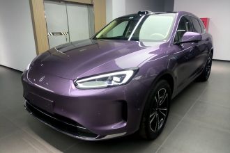 鸿蒙智行 问界M5 2025款 增程   Ultra 四驱版