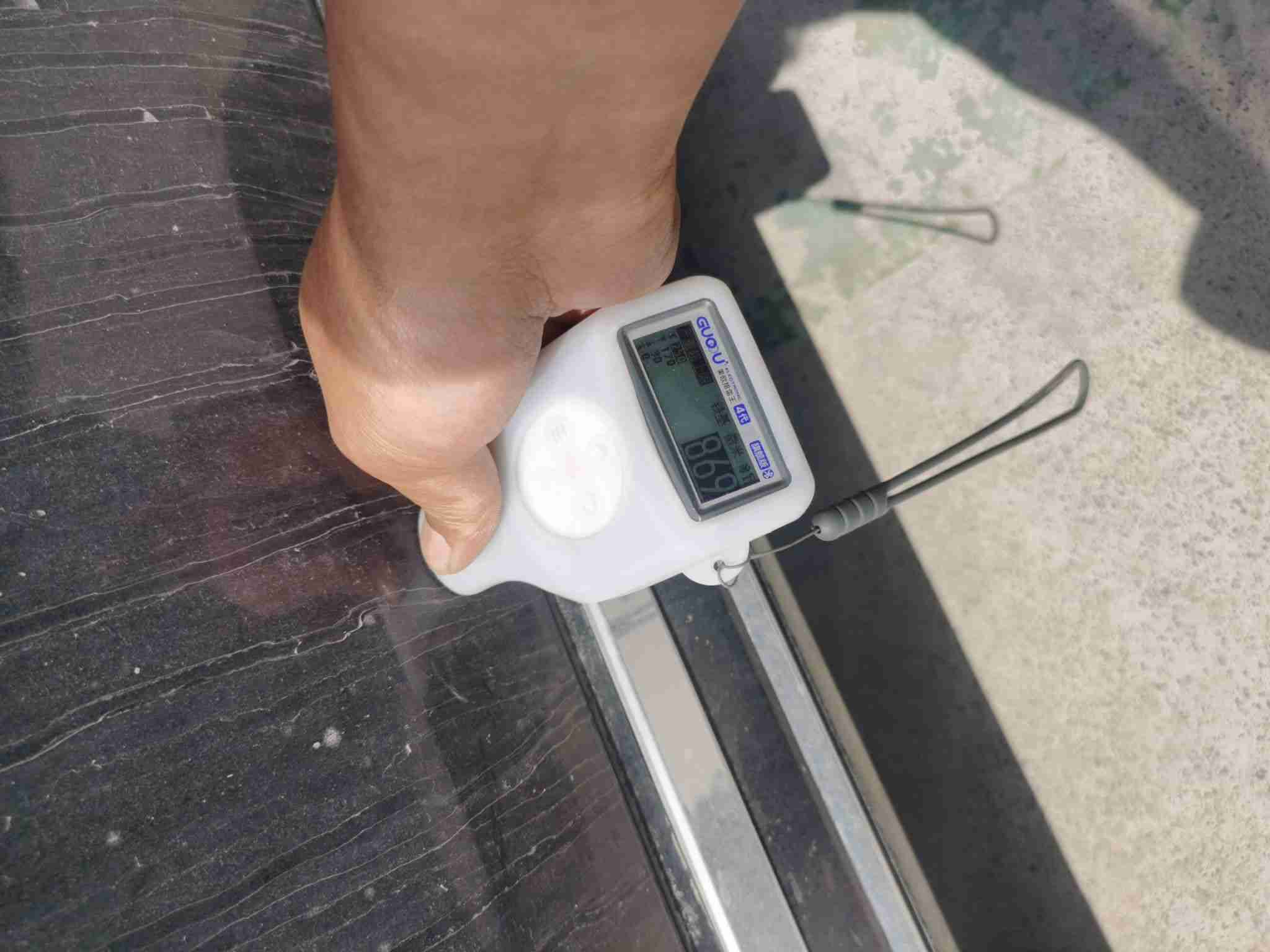 右前门漆面钣金修复痕迹实拍