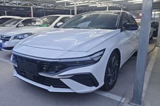 现代 伊兰特 2023款 1.5L CVT LUX尊贵版