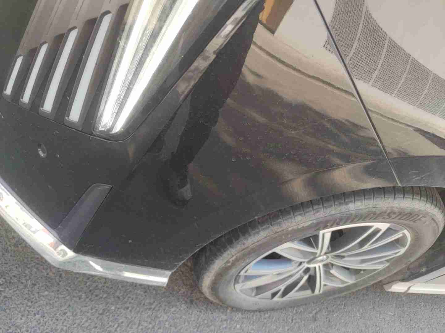 前保险杠拆卸痕迹实拍