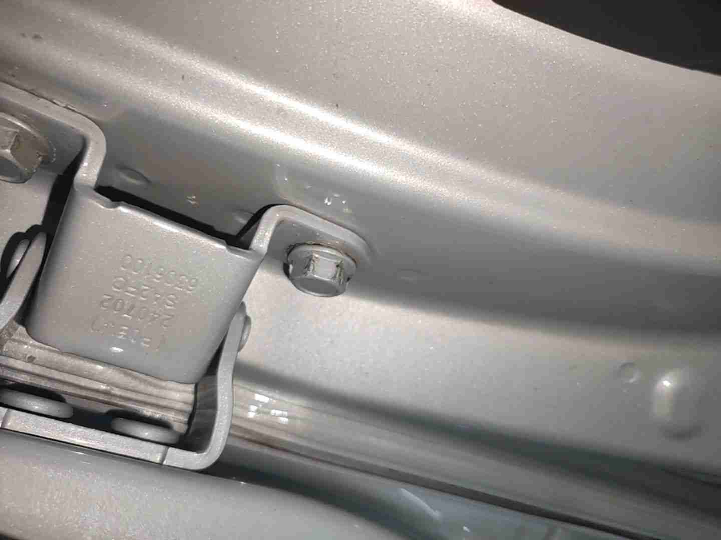 后备箱盖更换件实拍
