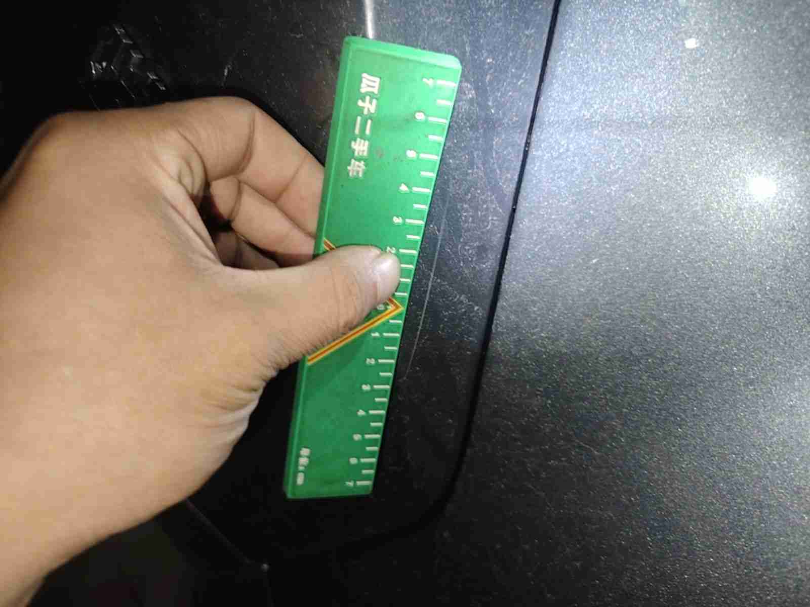 车辆车尾及后备箱盖整体外观