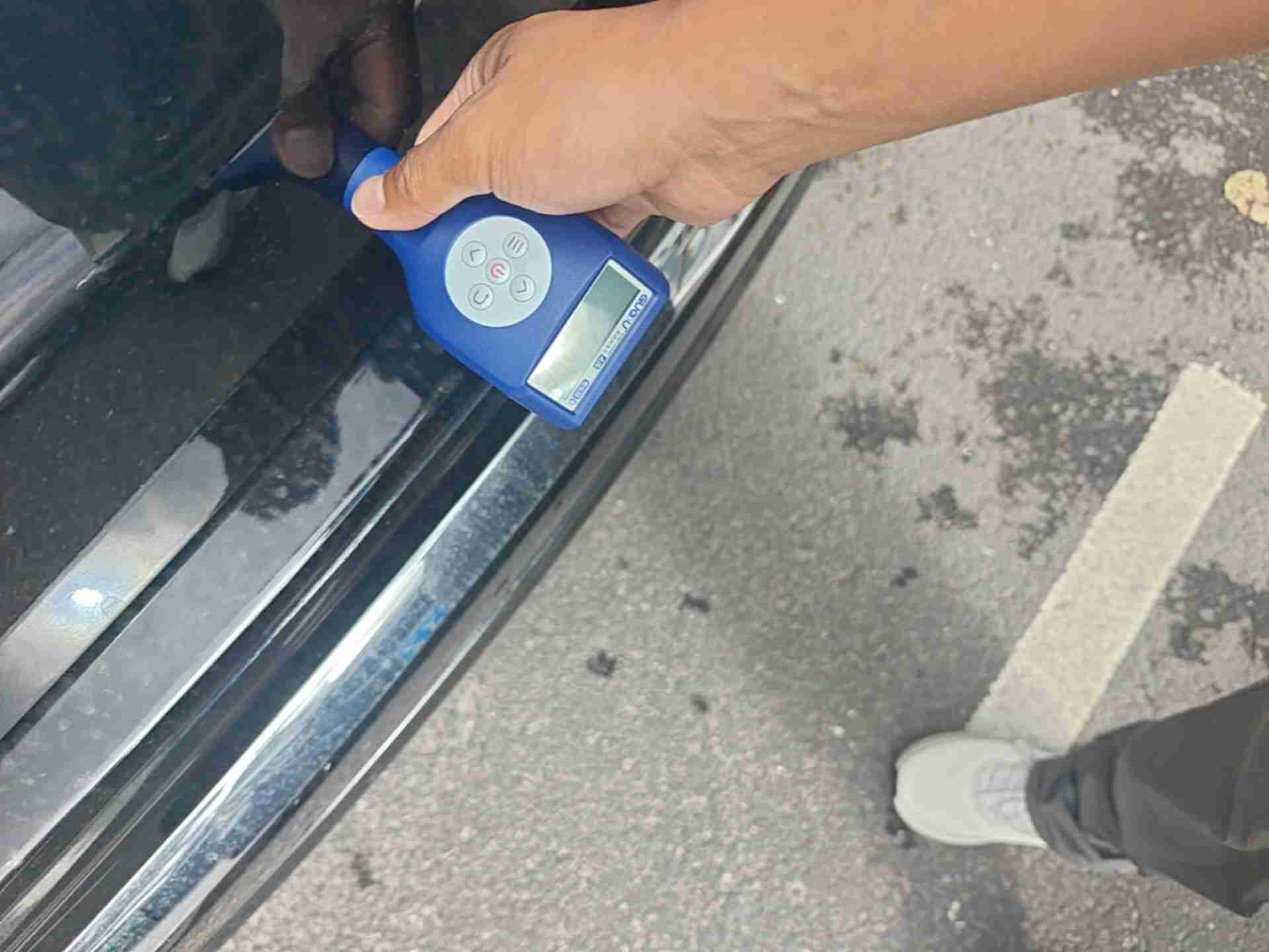 后备箱盖钣金修复痕迹实拍