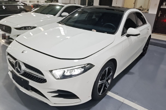 奔驰A级 2022款 改款三 A 200 L 运动轿车时尚型