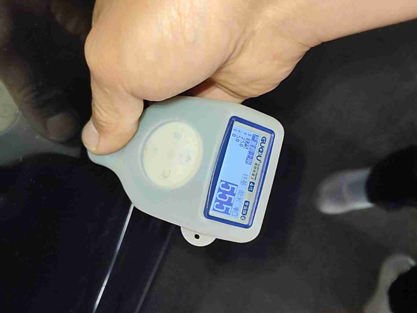 后备箱盖钣金修复痕迹实拍