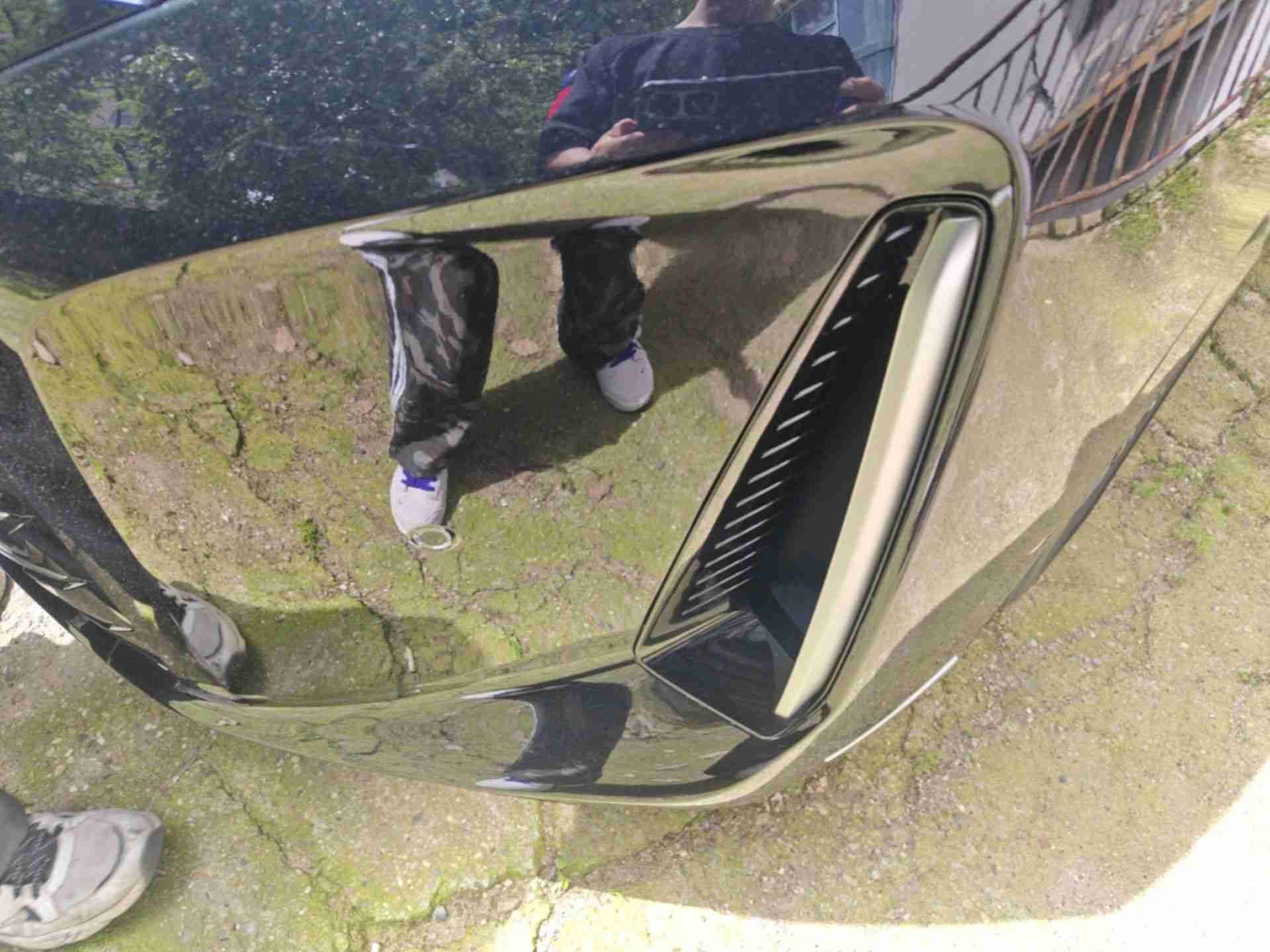 前保险杠拆卸痕迹实拍