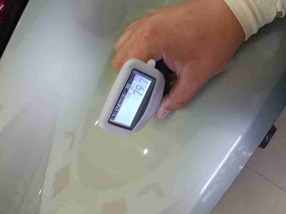 后备箱盖漆面喷漆痕迹实拍
