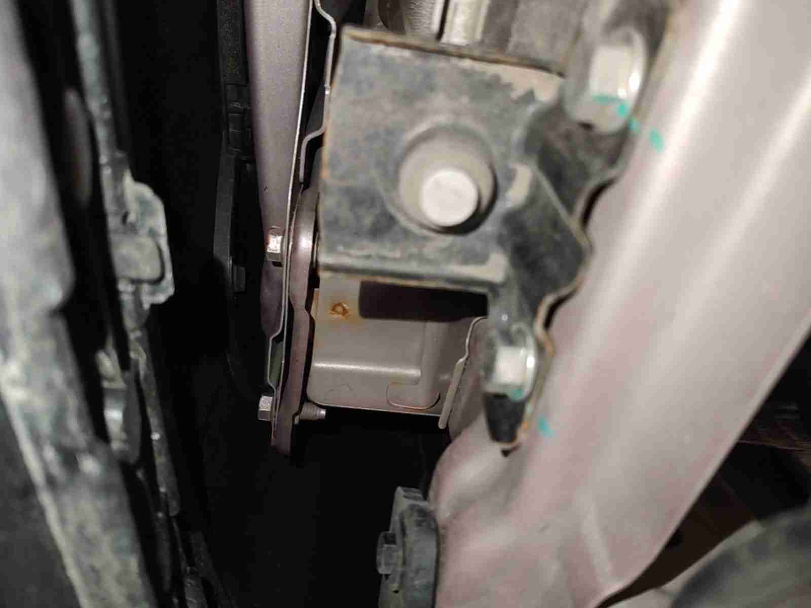 前防撞梁更换，结构件完好实拍