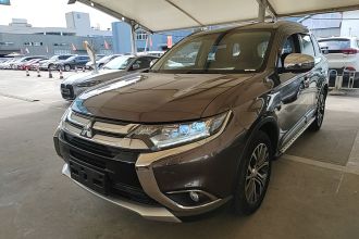 三菱 欧蓝德(进口) 2016款 2.4L 四驱精英版 7座