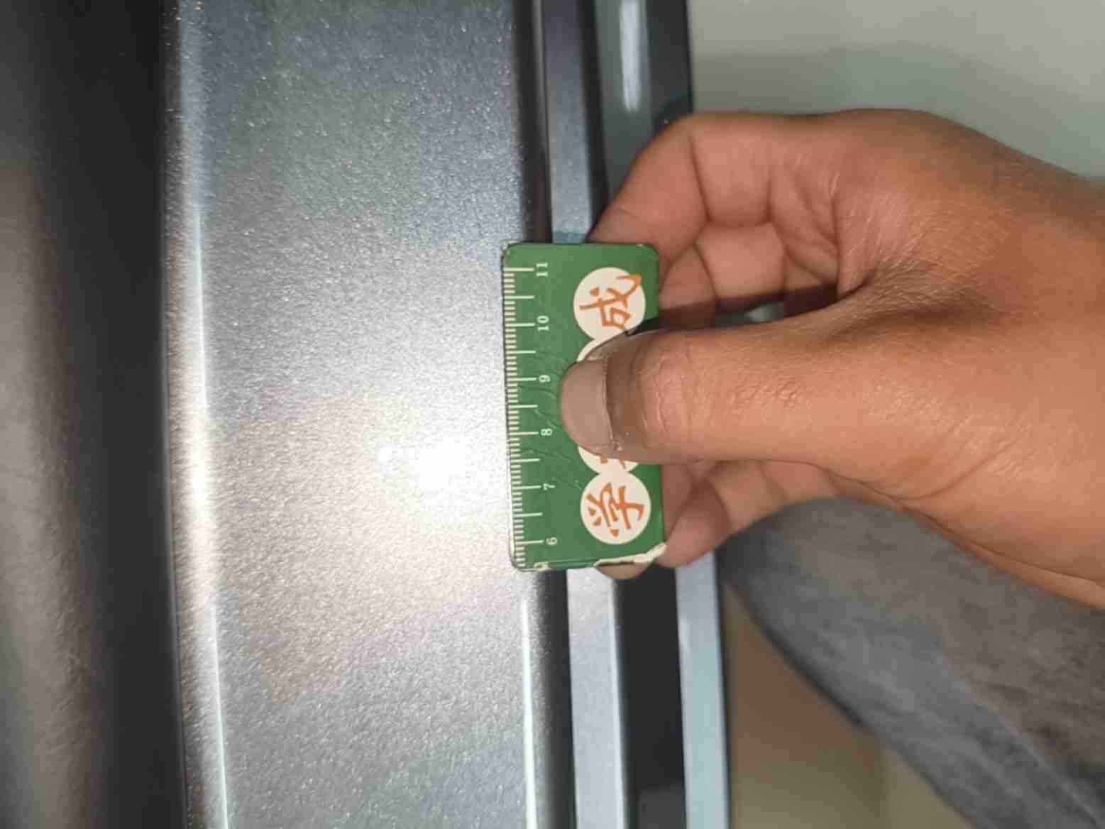 右侧门槛梁微小变形实拍