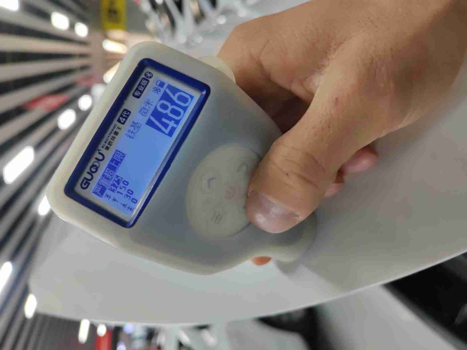 发动机舱盖钣金修复痕迹实拍