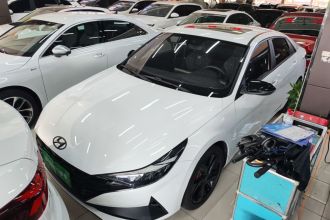 现代 伊兰特 2022款 1.5L CVT 20周年纪念款