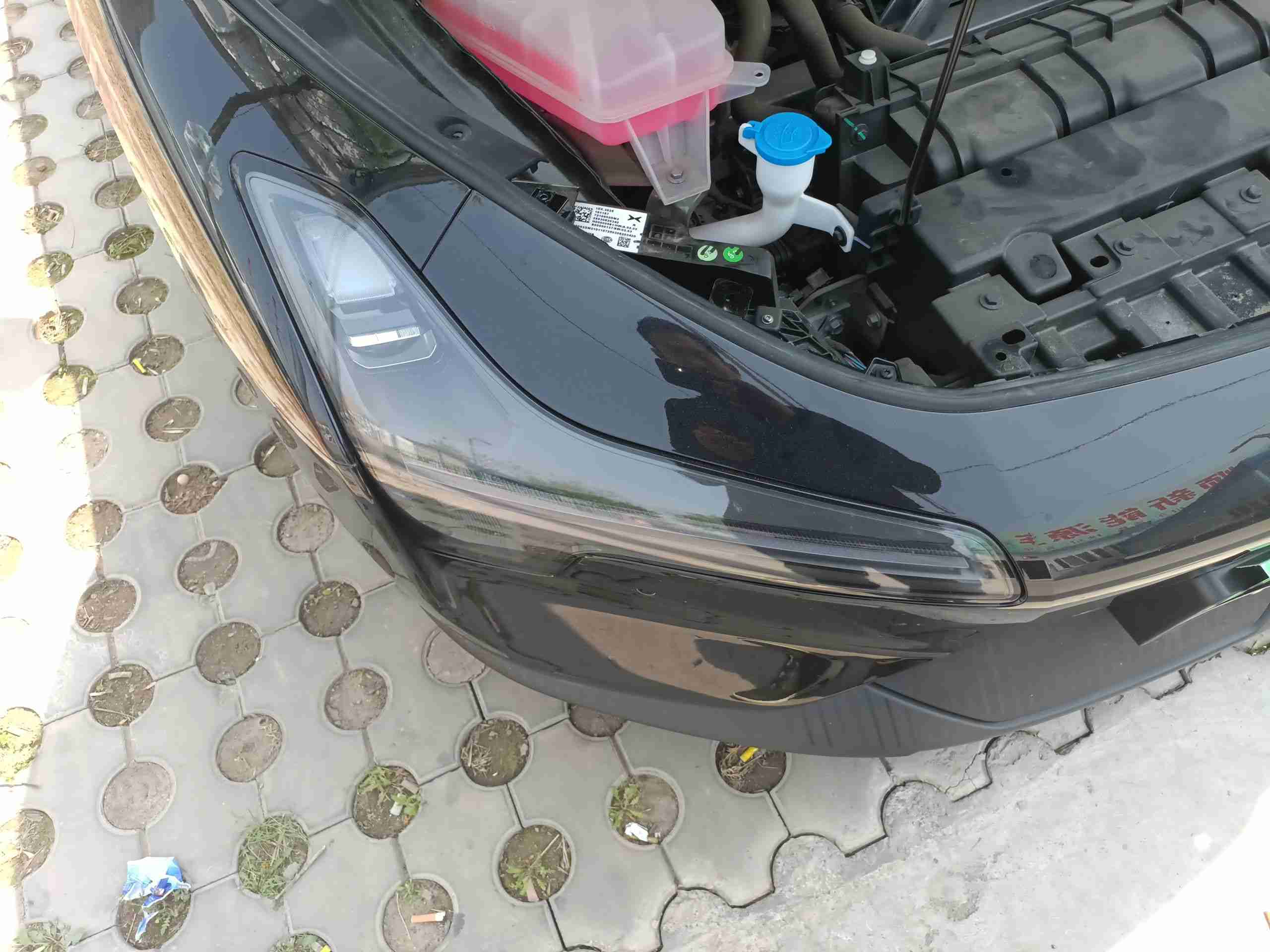 右前大灯维修痕迹实拍