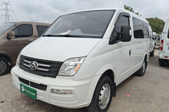上汽大通MAXUS 新途V80 2023款 2.0T 手动经典傲运通短轴超低顶5/6座