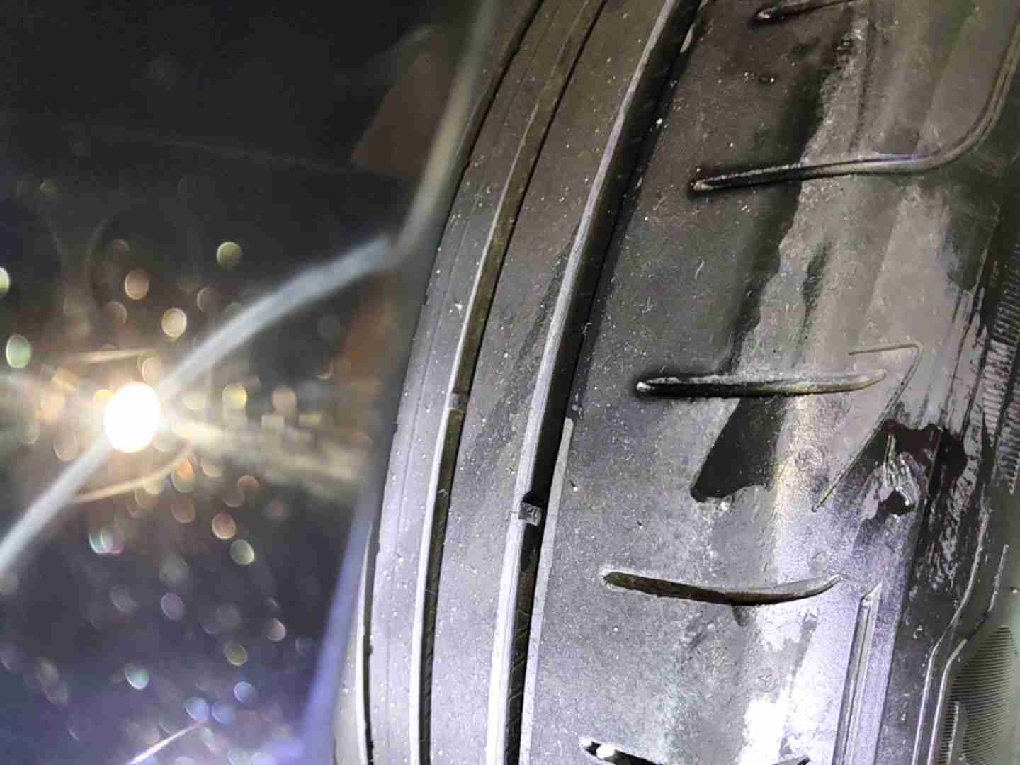 右后轮胎磨损情况实拍
