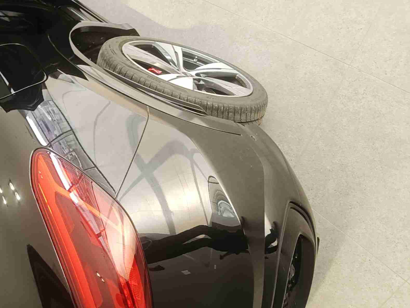 后保险杠拆卸痕迹实拍