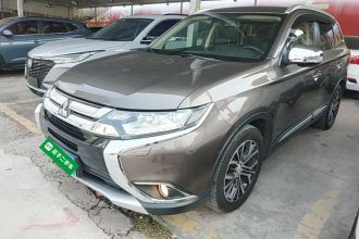三菱 欧蓝德(进口) 2016款 2.4L 四驱精英版 7座
