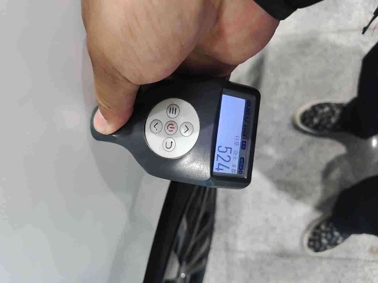 右侧后门钣金修复痕迹实拍