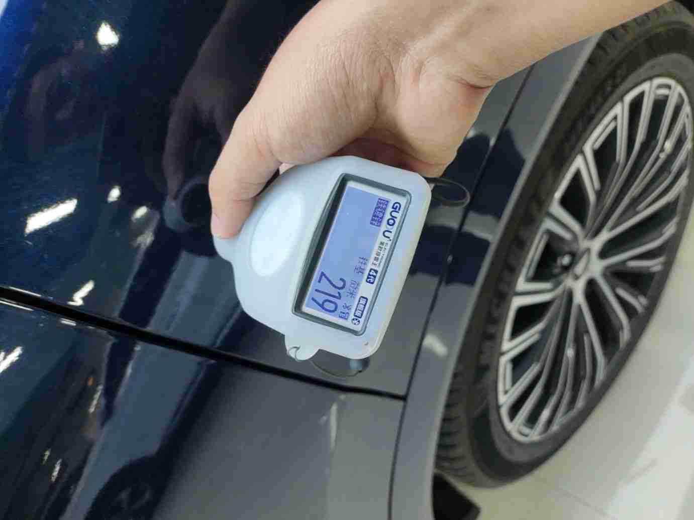 左C柱覆盖面喷漆修复痕迹实拍