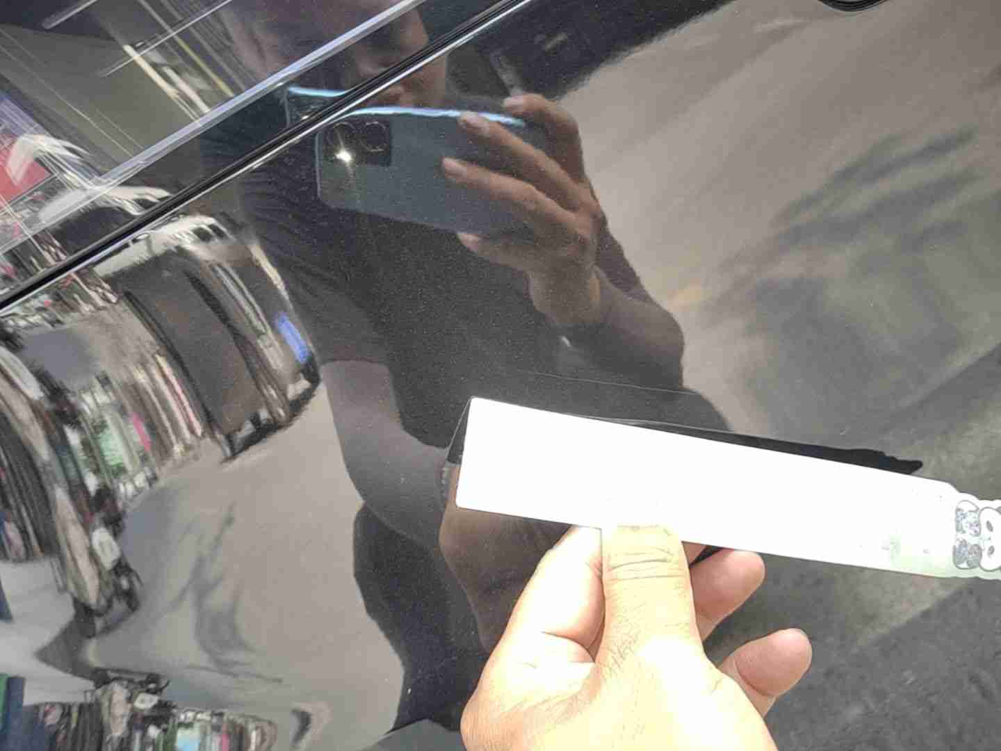 后保险杠漆面损伤实拍（未漏底漆）