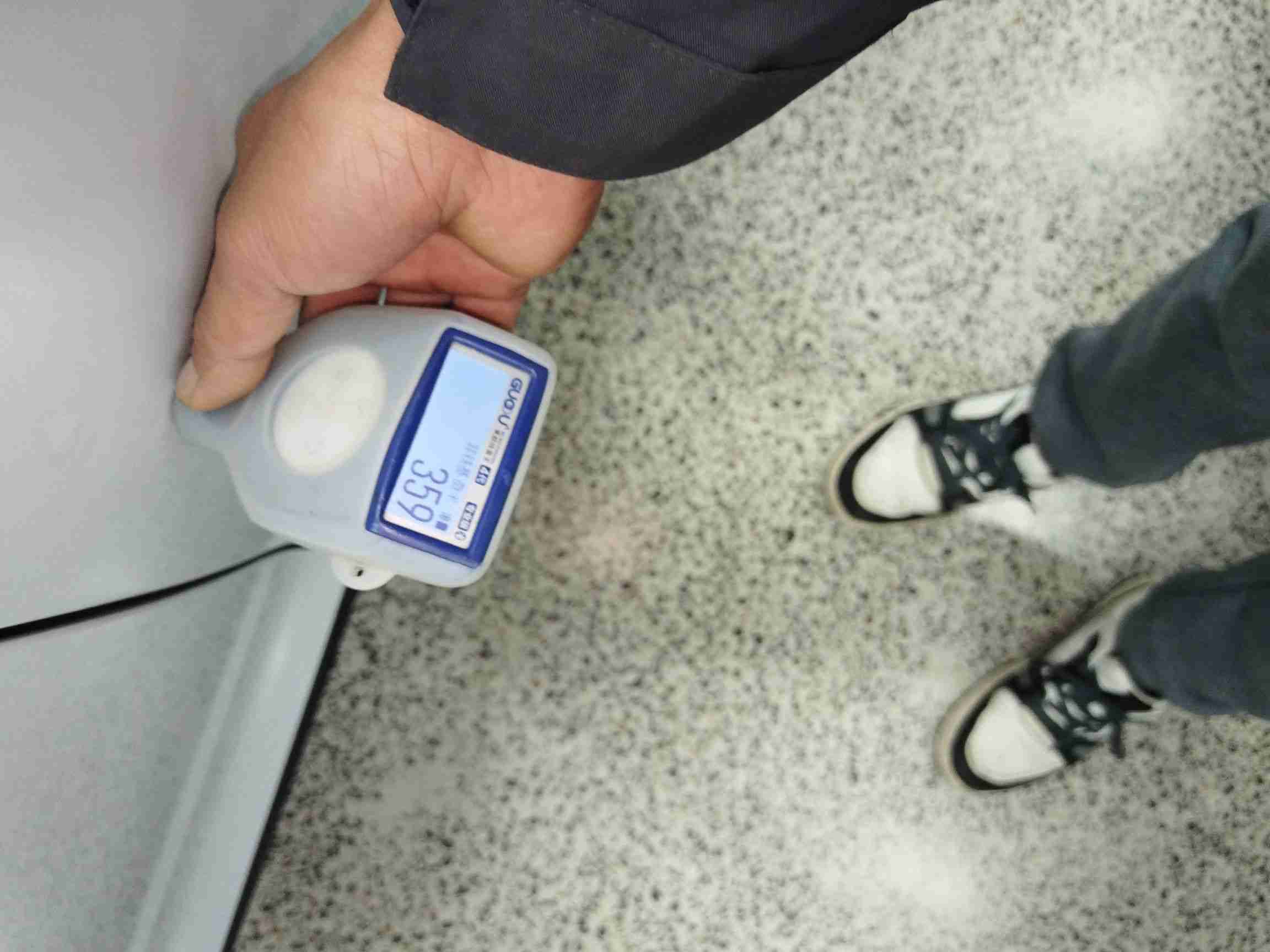 右侧前门钣金修复部位实拍