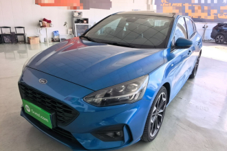 福特 福克斯 2019款 三厢 EcoBoost 180 自动ST Line