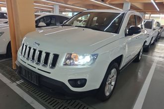 Jeep 指南者(进口) 2015款 2.0L 两驱运动版