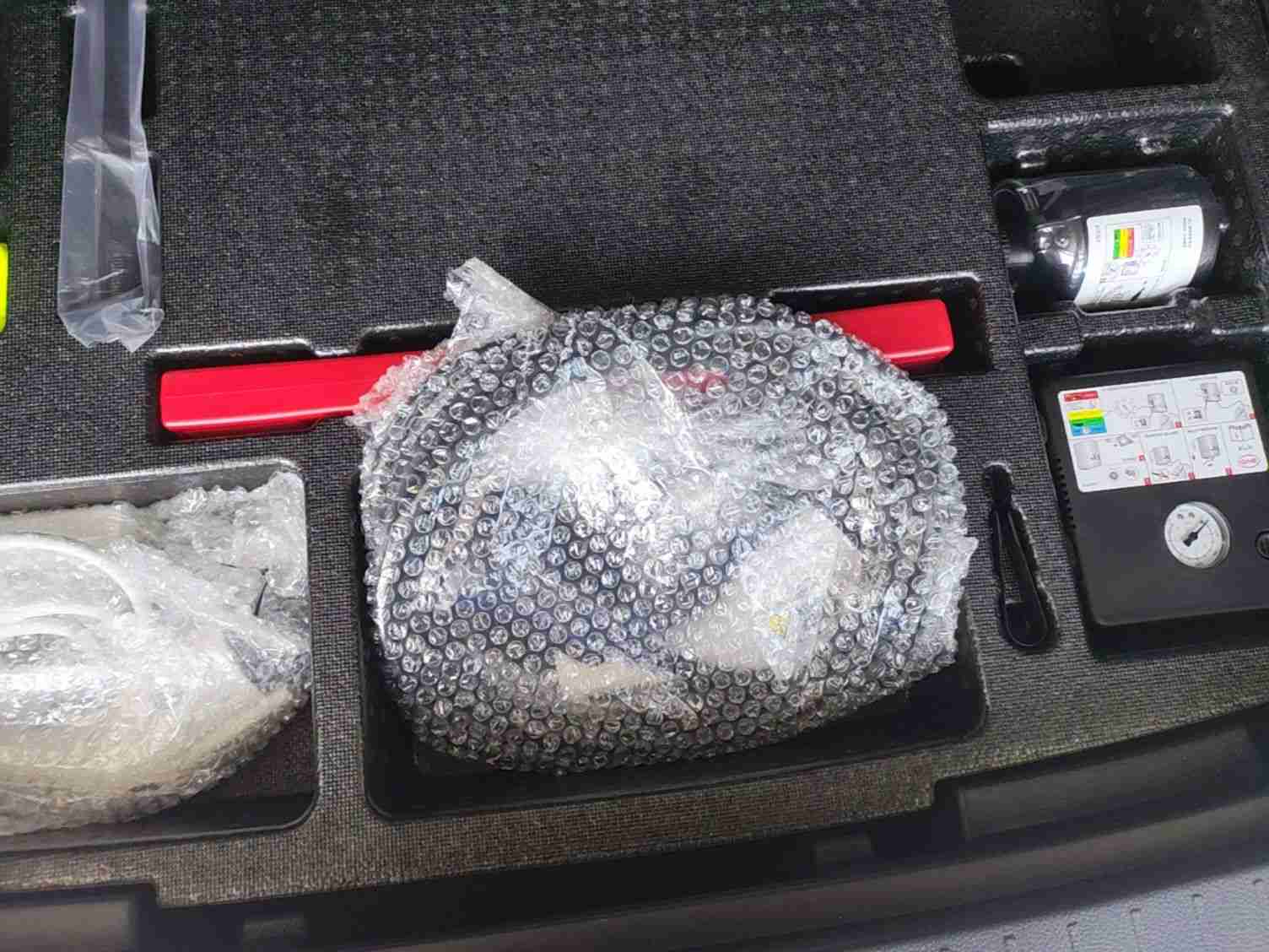 后保险杠局部破损情况实拍