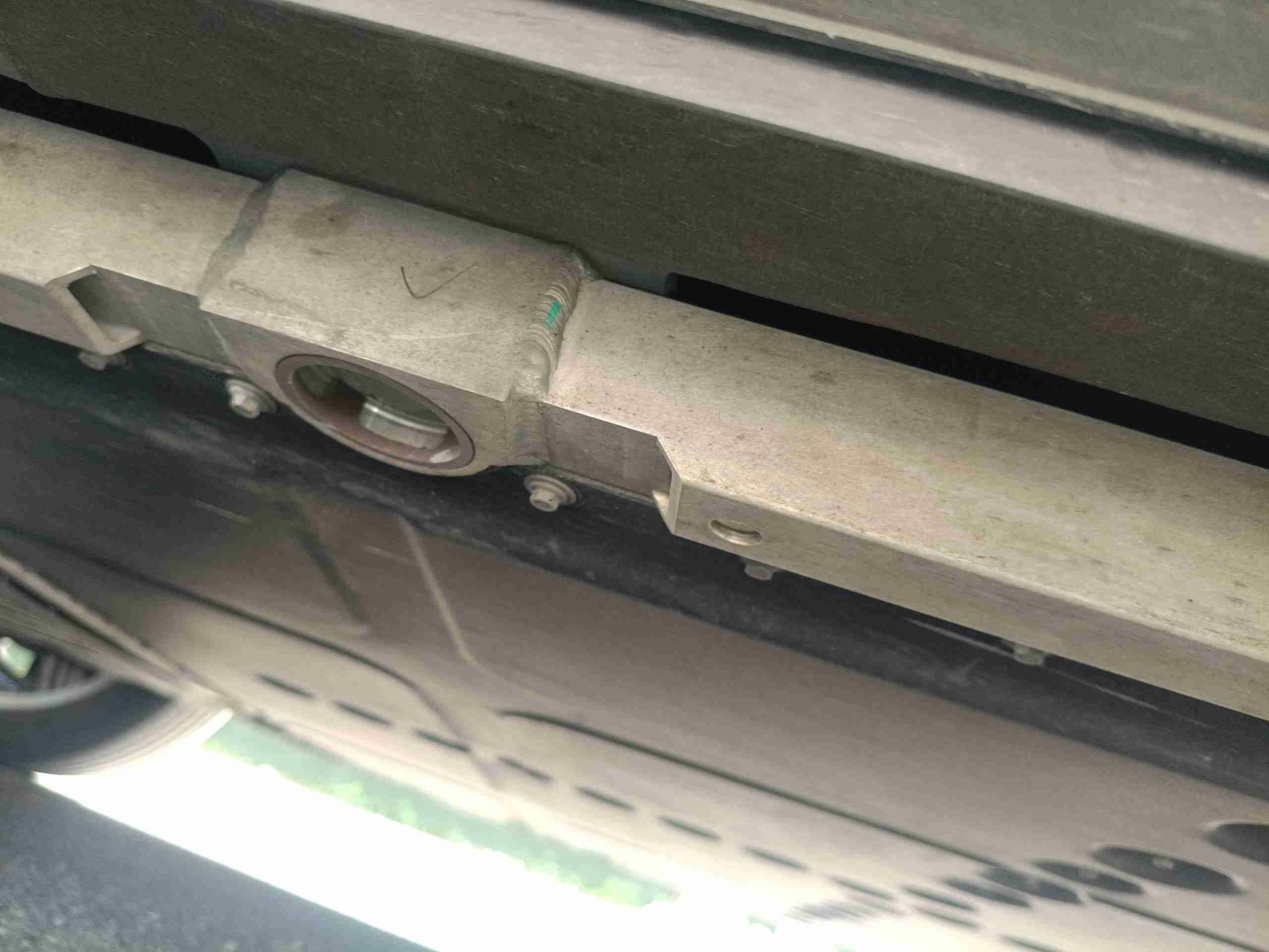 动力电池箱底板更换记录示意