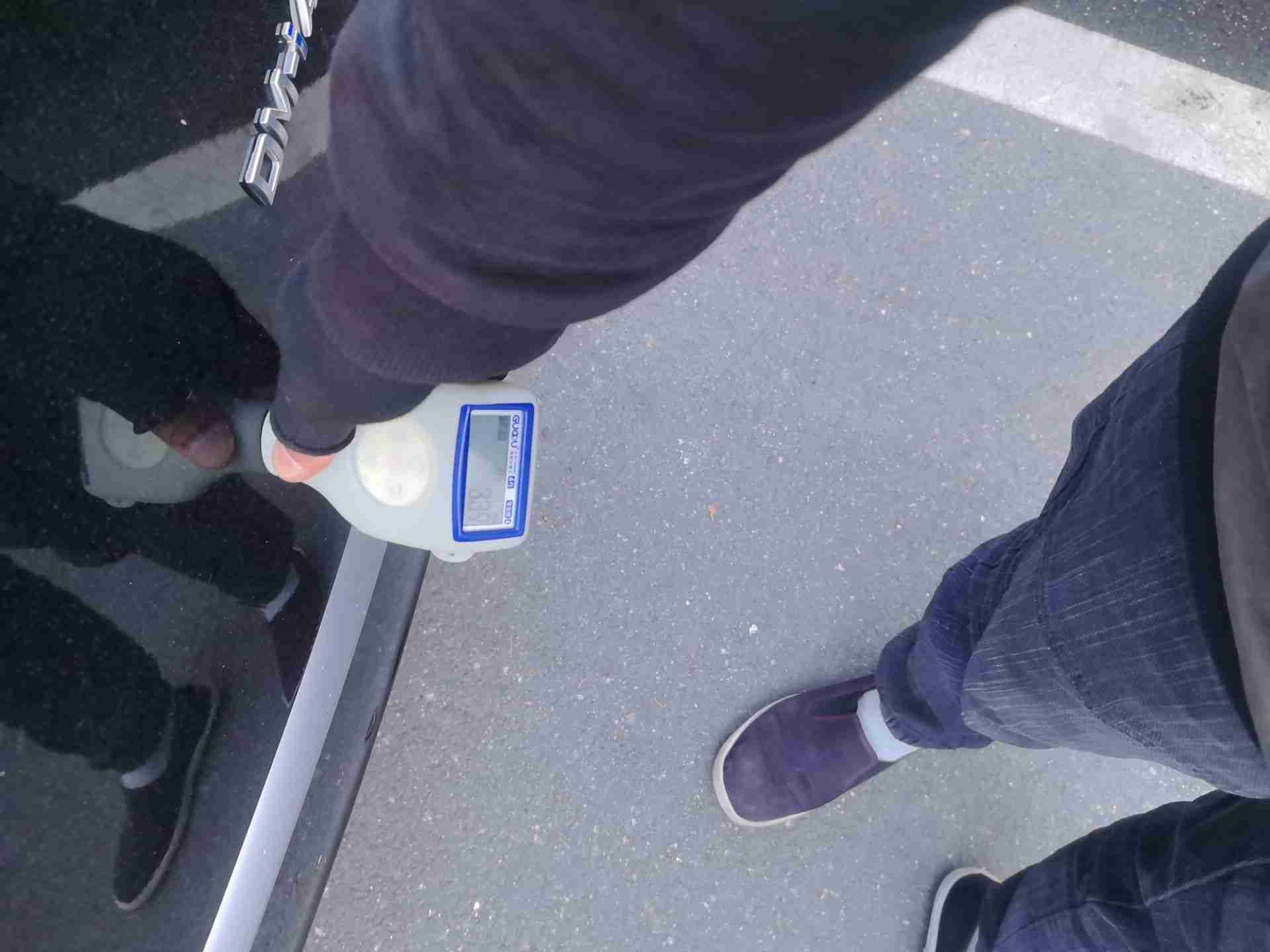 后备箱盖钣金痕迹实拍