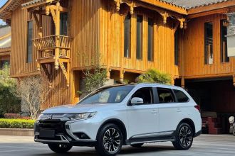 三菱 欧蓝德 2020款 2.0L 两驱畅享版 5座