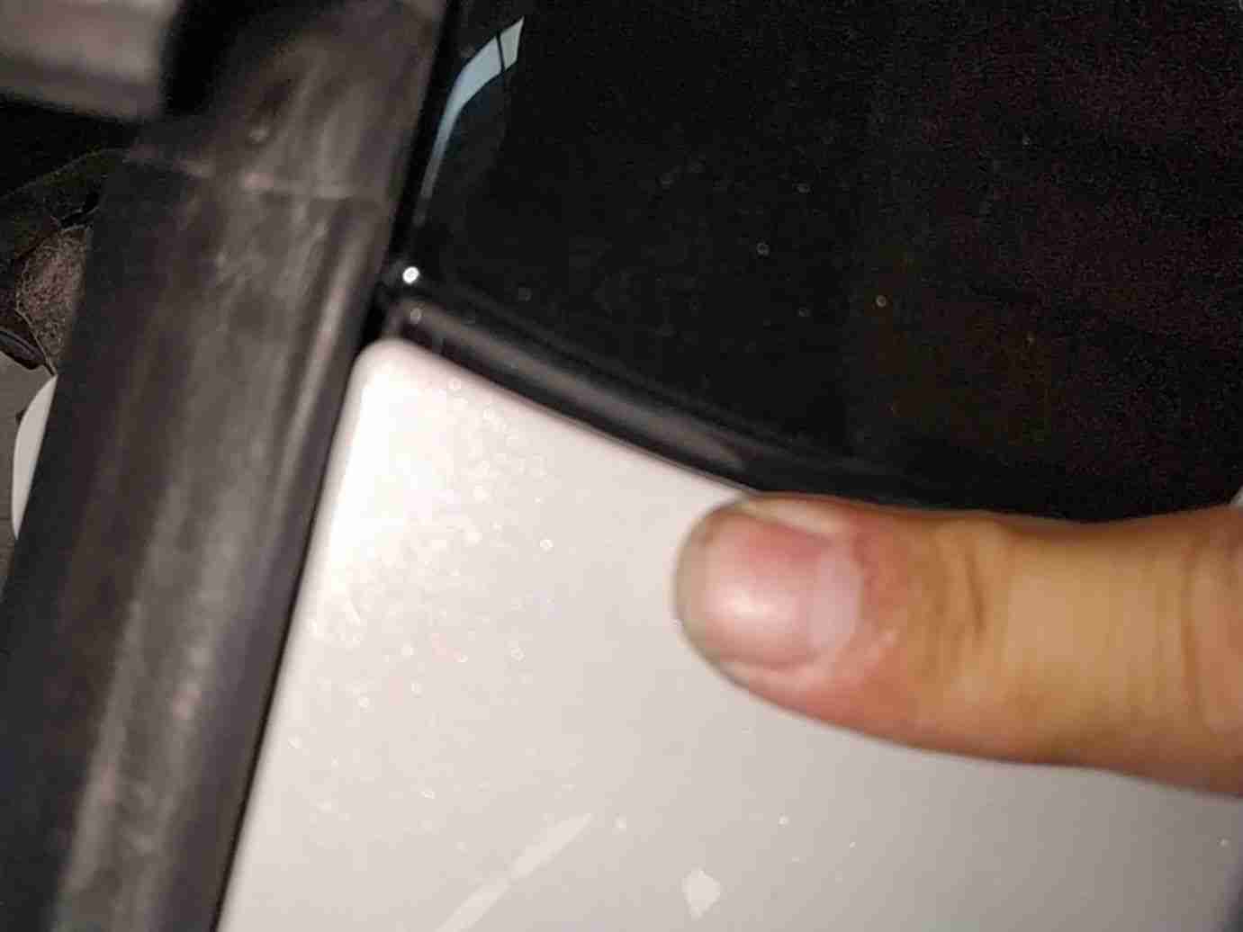 前保险杠安装轻微异常实拍